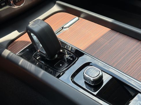Used 2024 Volvo XC60 B5 Plus w/ Protection Package Premier AWD/4WD image 16