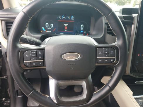 Used 2023 Ford Expedition Platinum image 16