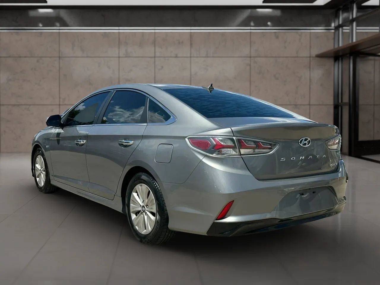 Used 2018 Hyundai Sonata SE FWD image 2
