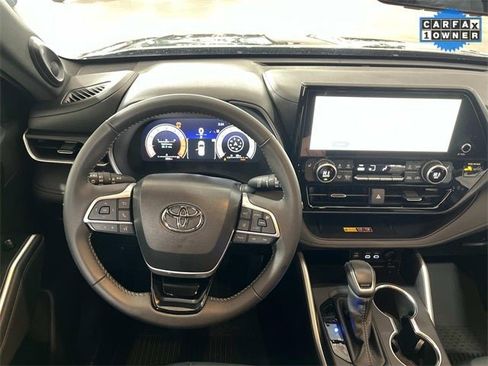 Used 2025 Toyota Highlander XSE image 12
