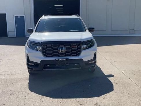 Used 2023 Honda Passport TrailSport image 3