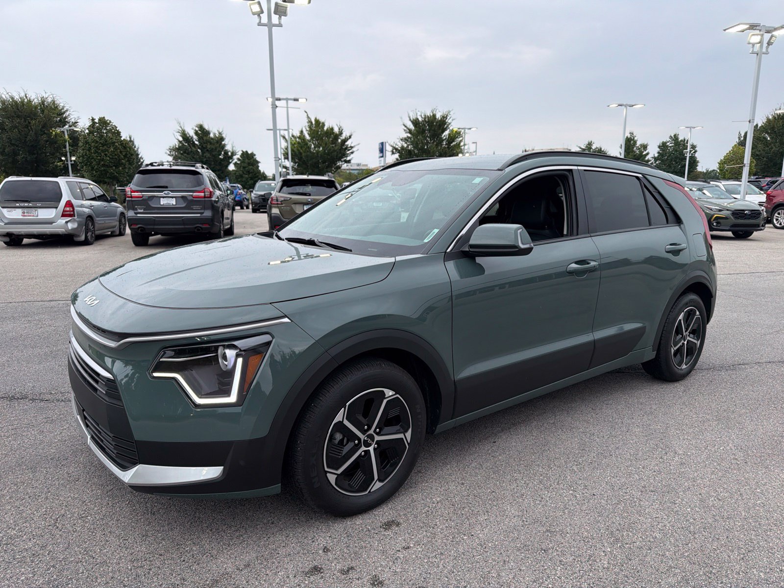 Used 2024 Kia Niro EX FWD image 1
