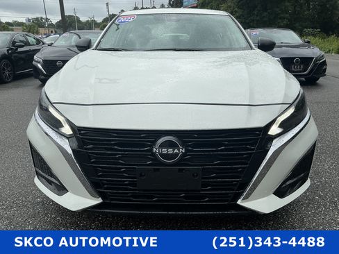 Used 2025 Nissan Altima 2.5 SV FWD image 8