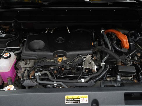 Used 2020 Toyota Highlander LE image 31