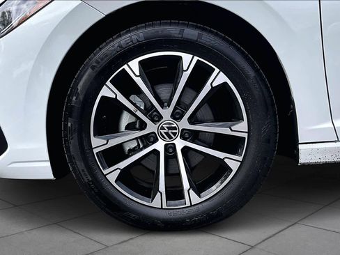 Used 2025 Volkswagen Jetta Sport image 11