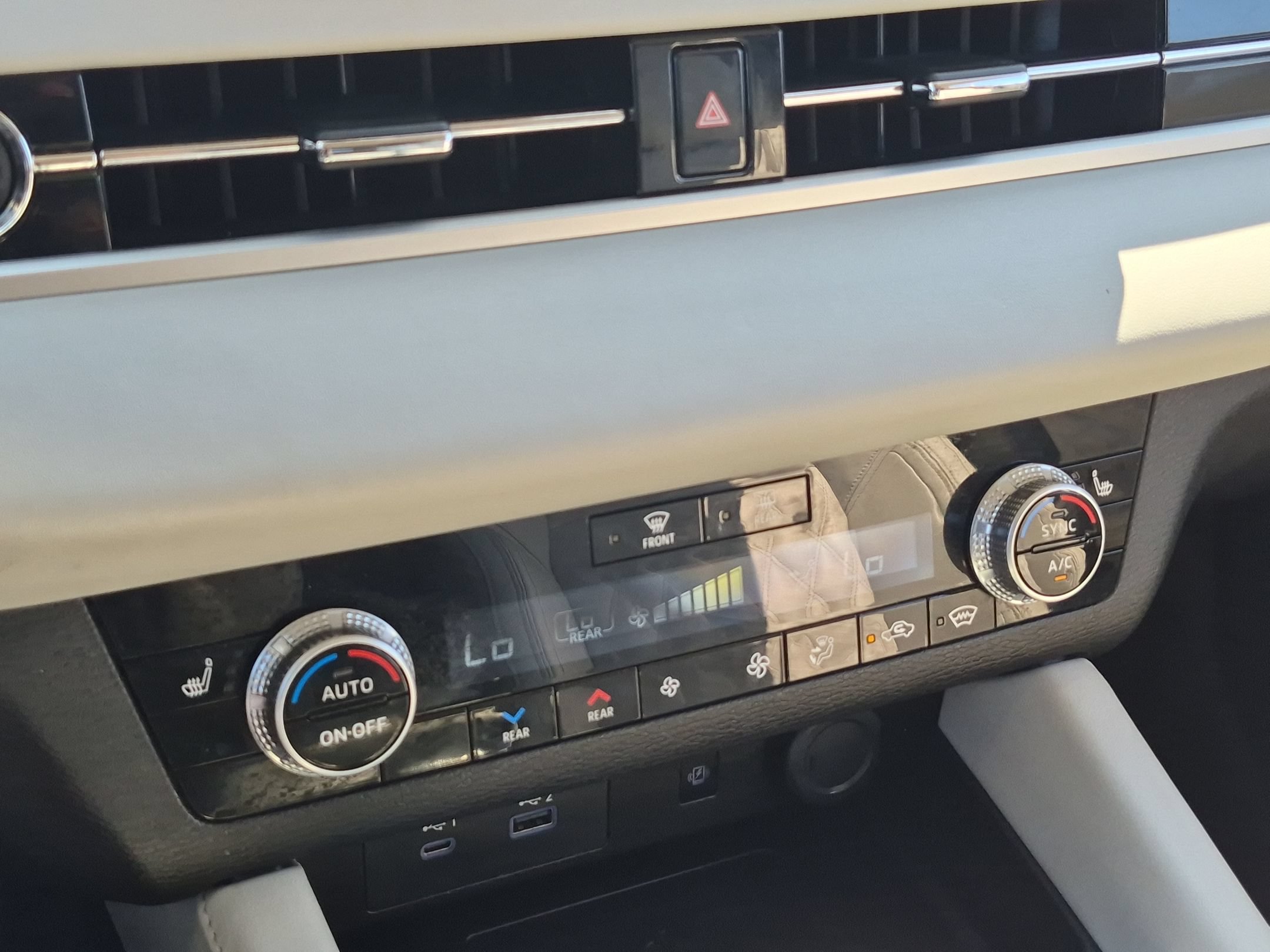 Used 2024 Mitsubishi Outlander SEL AWD/4WD image 22