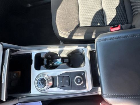 Used 2023 Ford Explorer XLT AWD/4WD image 45