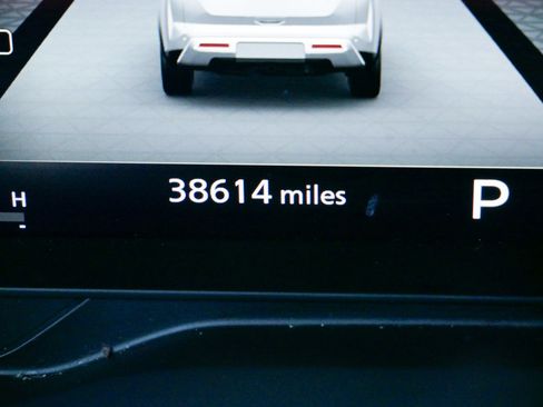 Used 2024 Nissan Pathfinder Platinum w/ Cargo Package image 22