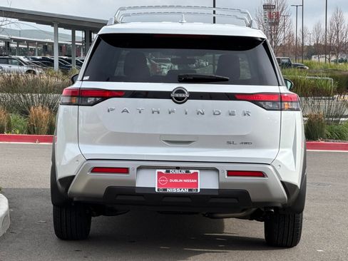 New 2025 Nissan Pathfinder SL image 4