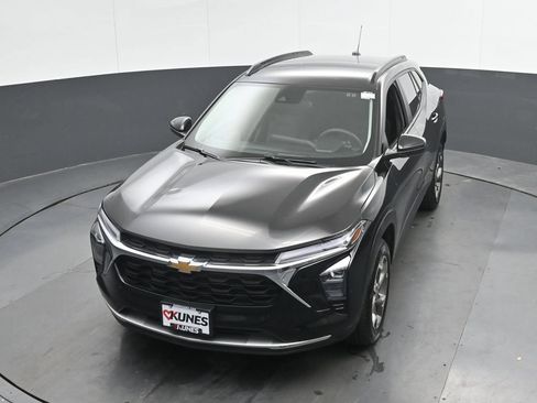 Used 2025 Chevrolet Trax LT FWD image 33