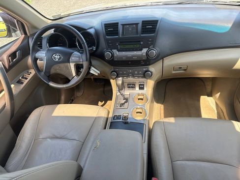 Used 2010 Toyota Highlander SE image 25
