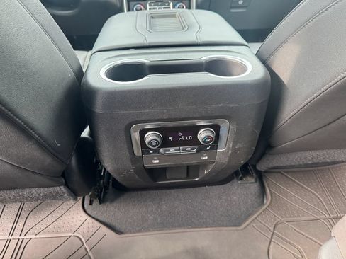 Used 2022 Chevrolet Tahoe LT w/ Luxury Package AWD/4WD image 16