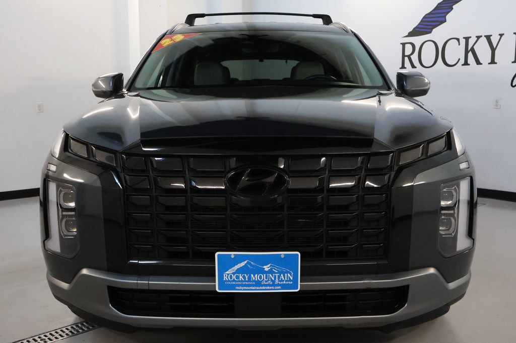 Used 2023 Hyundai Palisade SEL AWD/4WD image 2