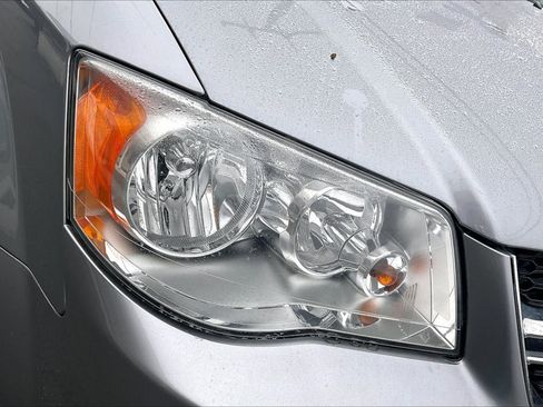 Used 2020 Dodge Grand Caravan SXT image 28