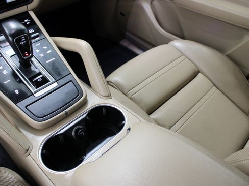 Used 2019 Porsche Cayenne AWD/4WD image 18