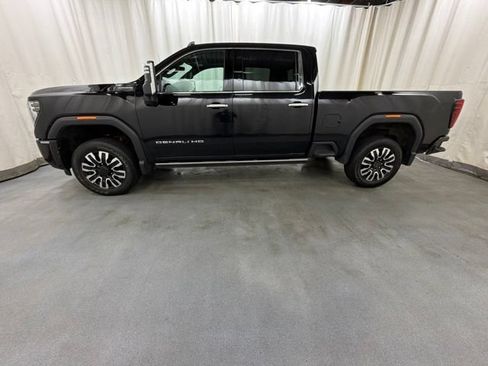Used 2024 GMC Sierra 2500 Denali Ultimate AWD/4WD image 3