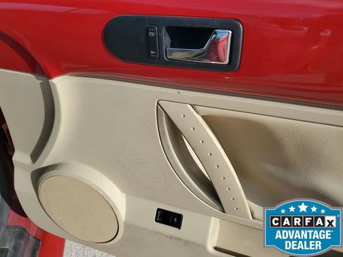 Used 2006 Volkswagen Beetle Convertible w/ Package 2 image 39