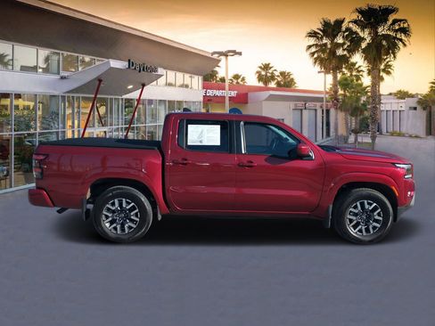 Used 2024 Nissan Frontier SL image 2