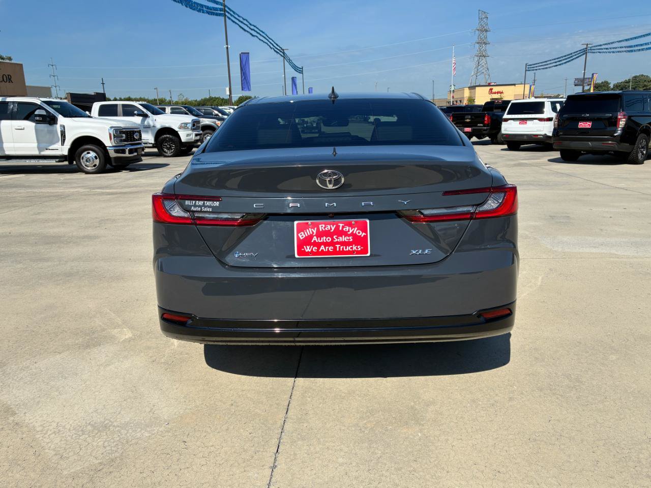 Used 2025 Toyota Camry XLE FWD image 6