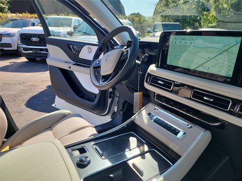 New 2026 Lincoln Aviator Reserve w/ Luxury Package image 30