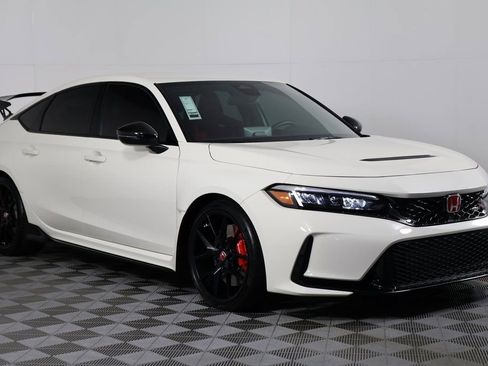 Used 2025 Honda Civic Type R image 3
