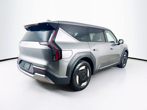 Used 2024 Kia EV9 Light RWD image 9