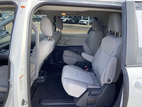 Used 2024 Toyota Sienna LE image 41