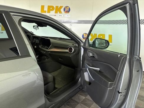 Used 2025 Chevrolet Trax RS w/ Driver Confidence Package FWD image 13