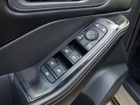 Used 2025 Nissan Rogue SV FWD image 12