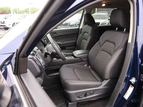 Used 2025 Nissan Pathfinder SV FWD image 9
