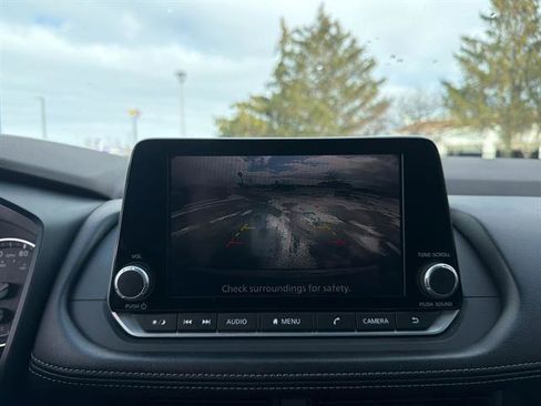 Used 2023 Nissan Rogue SV image 21