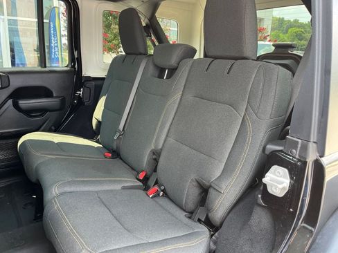 Used 2025 Jeep Wrangler Unlimited Sport AWD/4WD image 14