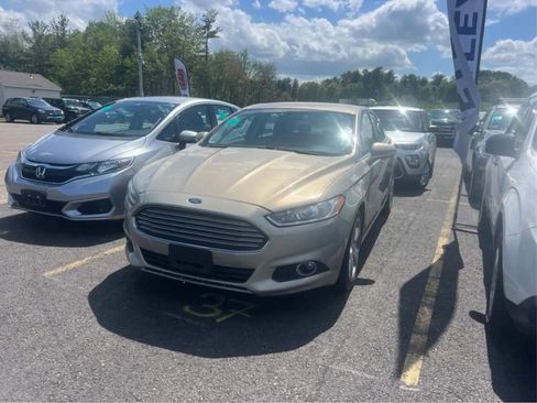 Used 2016 Ford Fusion SE w/ Equipment Group 201A FWD image 1