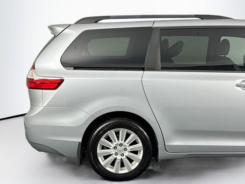 Used 2017 Toyota Sienna Limited Premium image 44