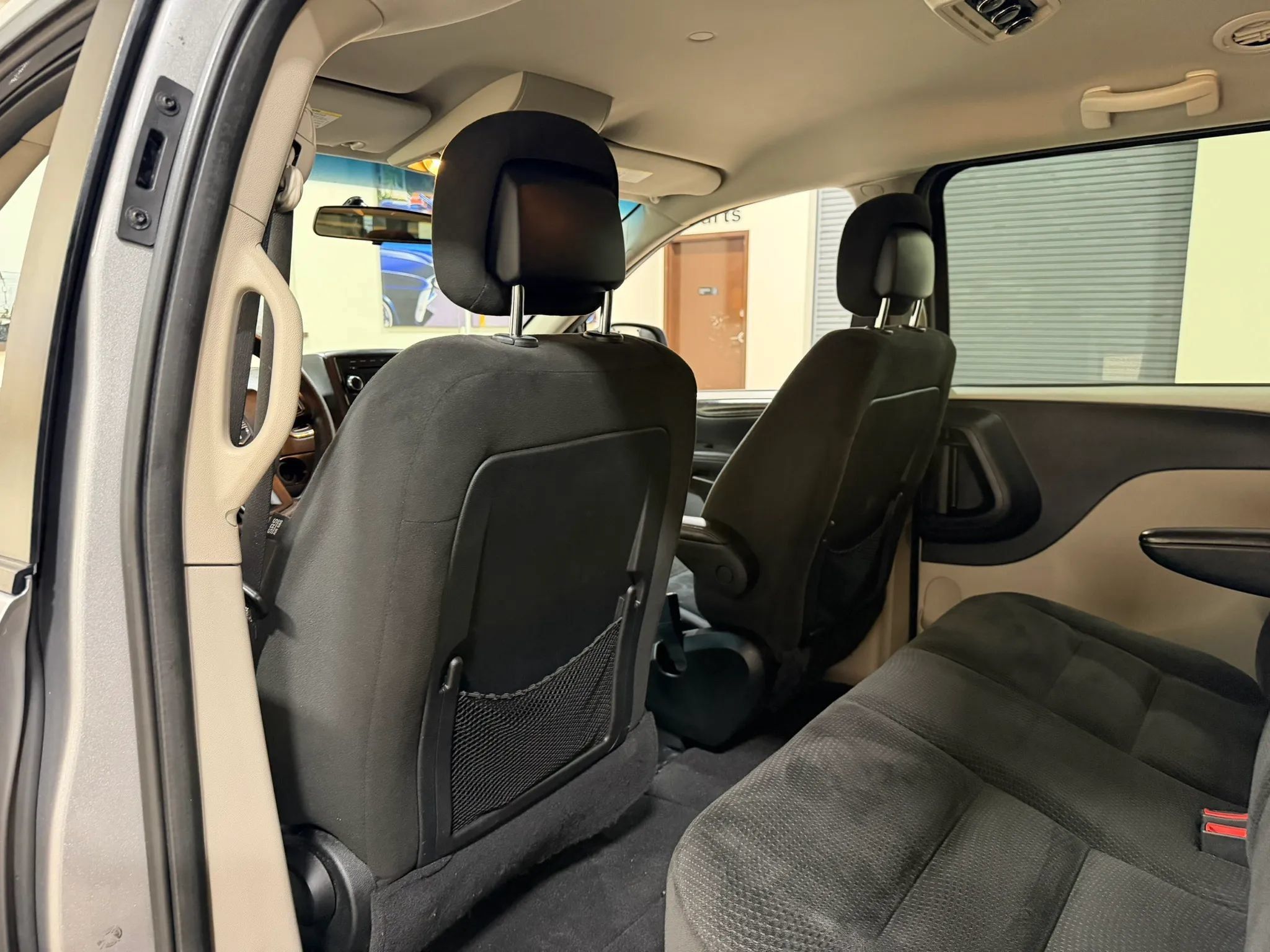 Used 2017 Dodge Grand Caravan SE FWD image 18