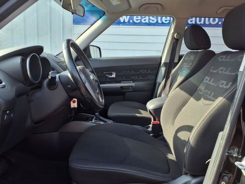 Used 2013 Kia Soul + FWD image 8