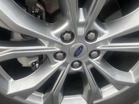Used 2023 Ford Explorer XLT w/ Equipment Group 202A AWD/4WD image 9