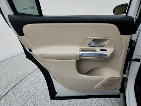 Certified 2022 Mercedes-Benz GLB 250 4MATIC w/ Premium Package Lite image 26