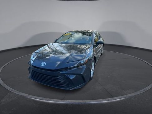 Used 2025 Toyota Camry LE image 5