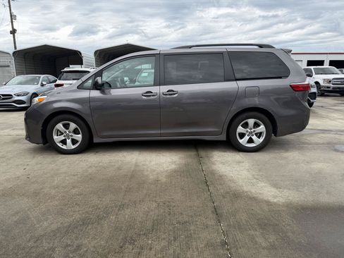 Used 2020 Toyota Sienna LE FWD image 12