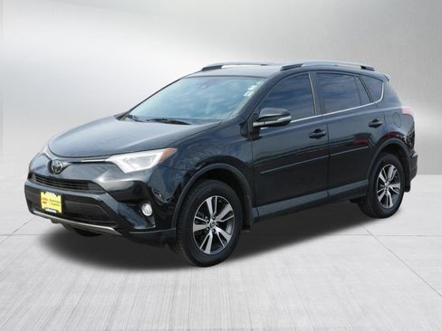 Used 2018 Toyota RAV4 XLE image 3