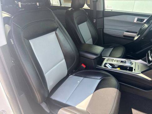 Used 2024 Ford Explorer XLT w/ Equipment Group 202A RWD image 34