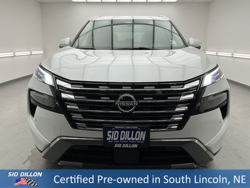 Used 2024 Nissan Rogue SL image 2