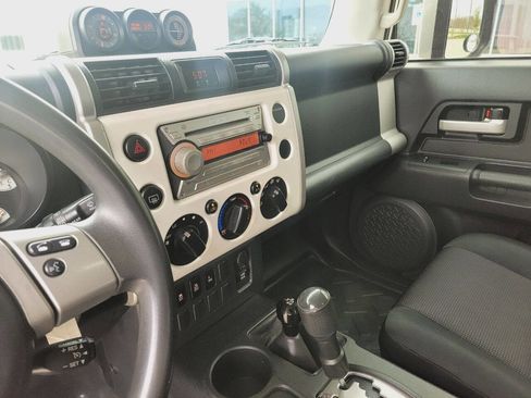 Used 2012 Toyota FJ Cruiser 4WD w/ Convenience Pkg image 9