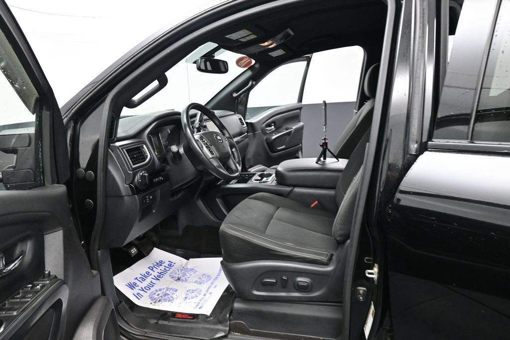 Used 2018 Nissan Titan SV AWD/4WD image 28