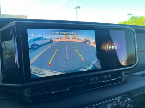 Used 2024 Jeep Wrangler Unlimited Rubicon w/ Convenience Group image 28