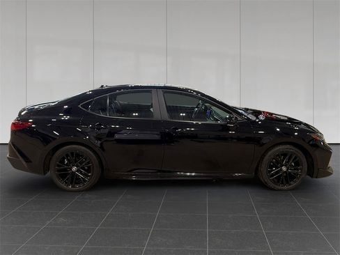 Used 2025 Toyota Camry SE image 6