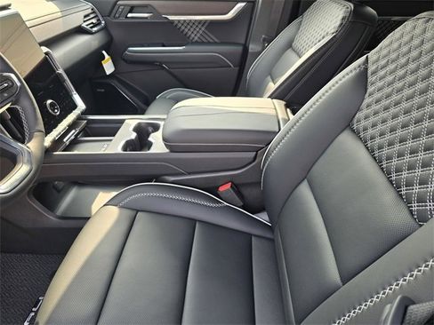 New 2026 GMC Acadia Denali w/ Super Cruise Package image 17