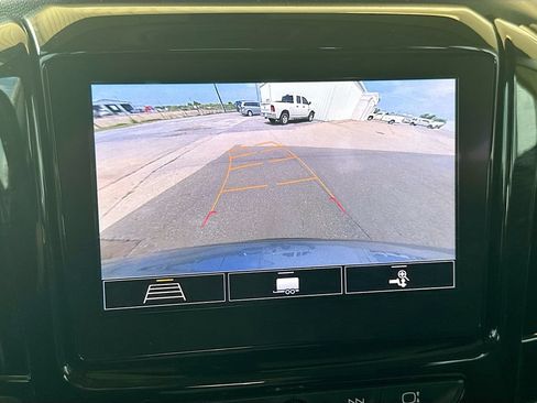 Used 2020 Chevrolet Traverse LT FWD image 13