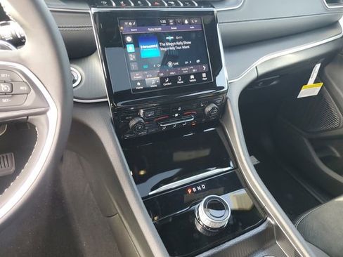 New 2025 Jeep Grand Cherokee L Altitude image 11